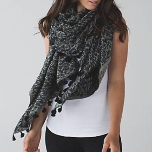 Lululemon Sun to Moon Shawl/Scarf - Green - Picture 2 of 2